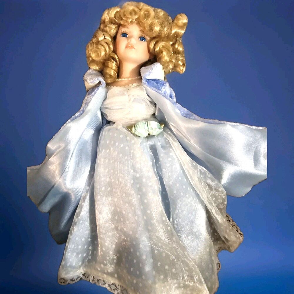 WINTER BLUE Vintage Limited Edition Danea Collection Porcelain Doll 1-500 Stand - Picture 3 of 8
